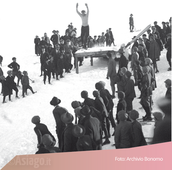 Salto con gli sci sull'Altopiano di Asiago- Foto storica dell'archivio Bonomo