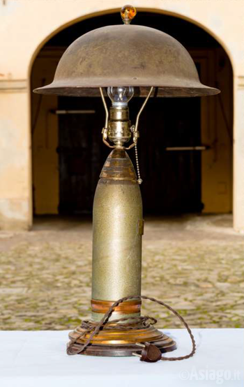 Lampada costruita con elmetto Grande Guerra