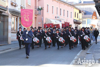 Banda monte lemerle in strada