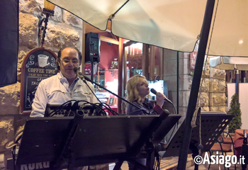 Blue moon duo al gran caffe adler asiago Blue moon duo al gran caffe adler asiago