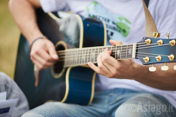 Suonatore di chitarra Suonatore di chitarra