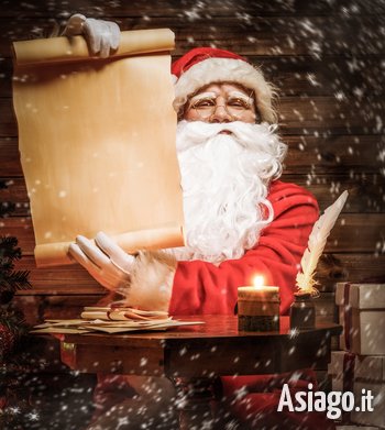 Babbo natale nella sua casetta ad Asiago 2021