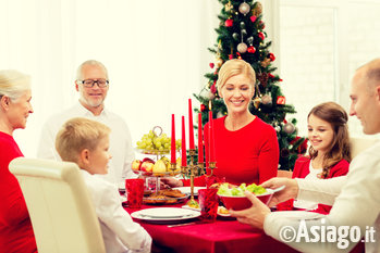 Pranzo di Natale in ristorante con la famiglia