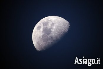 Osservazione della luna all'Osservatorio astronomico di Asiago