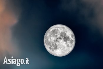 Osservazione della luna all'Osservatorio astronomico di Asiago
