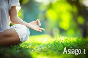 Lezione di yoga a mezzaselva n1