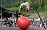 Auftritte von Straßenkünstlern in Roana für August 26 CuCu Festival-2018