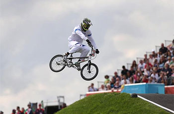 Spettacolo acrobatico di bmx a Gallio