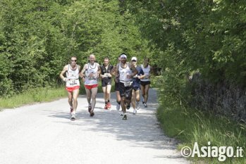 La corsa del trenino ferrovia rocchette-asiago 2015