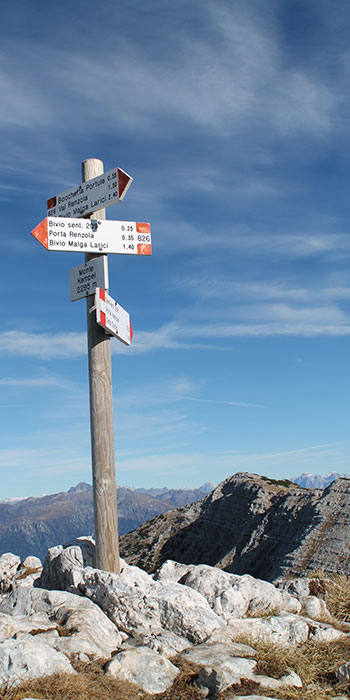 Segnali e Indicazioni sul Monte Kempel