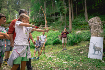 Attività di tiro con l'arco al Riparo Dalmeri