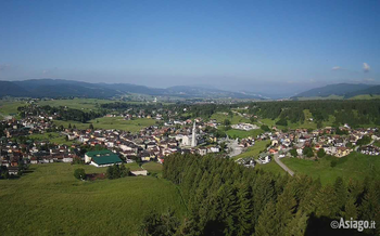 Altopiano dei Sette Comuni - Vista su Gallio e Asiago Altopiano dei Sette Comuni - Vista su Gallio e Asiago