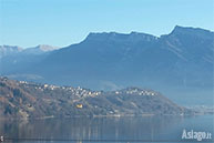 Rifornimento del Canadair sul lago Caldonazzo per l'incendio di Asiago