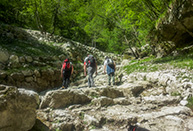Wanderer auf Calà del Sasso