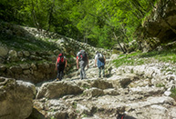 Hikers on Calà del Sasso