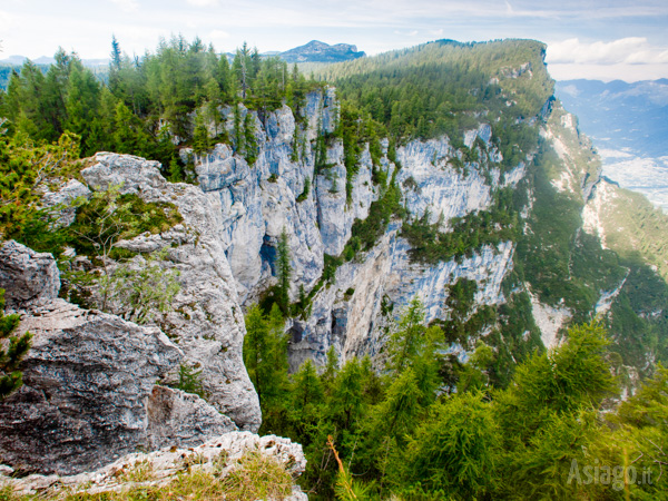 Promontorio con ampio panorama