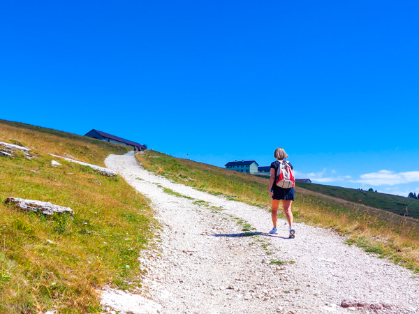 La nostra Alessia che ci accompagna alla scoperta dell'itinerario