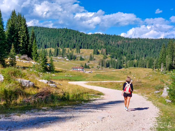 La nostra Alessia ci accompagna lungo l'itinerario verso Campomulo