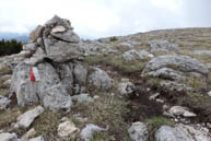 Die Felsen der CAI kennzeichnen den Weg