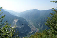 Panorama vom Mount Cornone am Fluss Brenta Daumen