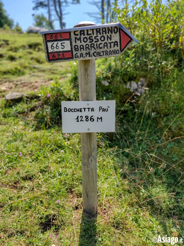 Cartel for Itineraries cai 661 665 and 671 in Bocchetta Pau