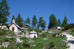La chiesetta del Lozze costruita dagli Alpini