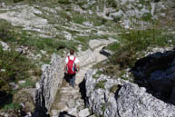 Treppen hinunter, von oben Caldiera