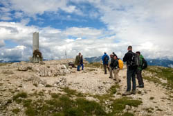 Monumento in onore dei caduti costruito dal'associazione nazionale alpini