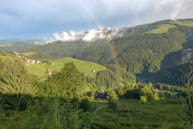 Landschaft mit Regenbogen Daumen