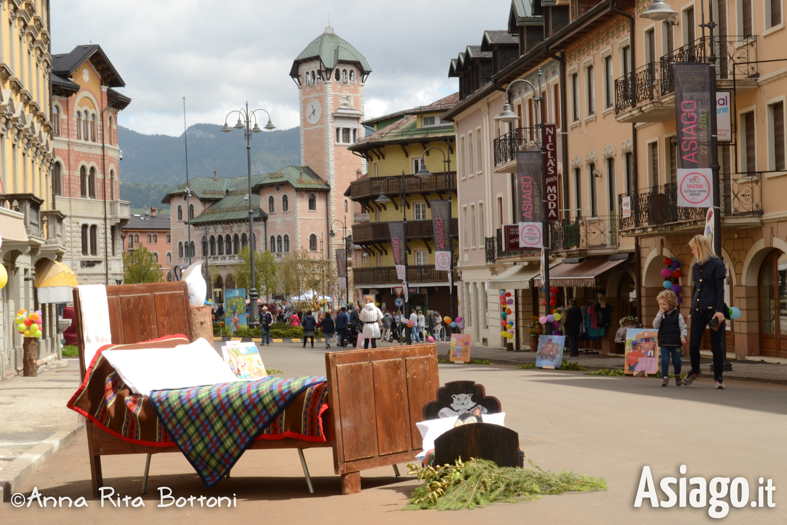 Spaziergang durch die Straßen von Asiago Asiago Anna Rita Bild Tasten während storybook