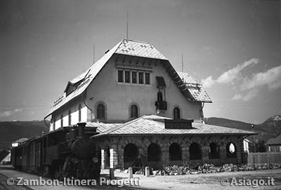 Trenino la stazione di Asiago in estate