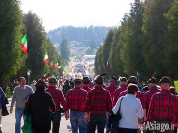 Adunata alpini 2006 ad Asiago