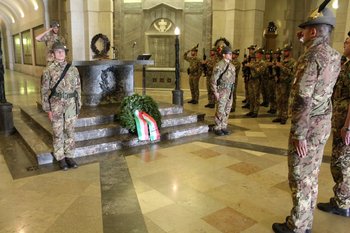 Cerimonia in onore dei caduti presso il sacrario di asiago