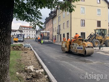 Piazza cairoli ad Asiago con  lavori in corso