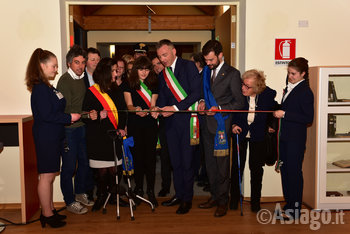 Taglio del nastro biblioteca di Asiago Taglio del nastro biblioteca di Asiago