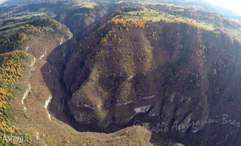 Valdassa in prossimita di Rotzo vista dal parapendio di Fabio Ambrosini Bress 