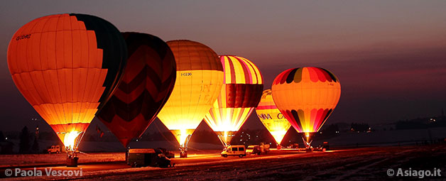 Night glow - mongolfiere illuminate a ritmo di musica