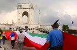 Video der Modenschau der weltweit längste Flagge von Gallio in Asiago, Altopiano dei Sette Comuni