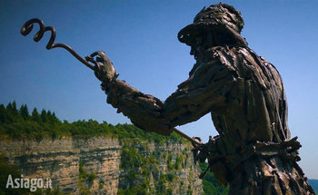 Statua del Granatiere sul Monte Cengio 