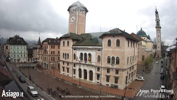 Webcam live auf der Piazza II Risorgimento in Asiago und Via Brigata Sassari