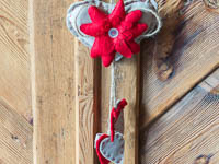 Addobbo di stoffa cuore e fiori