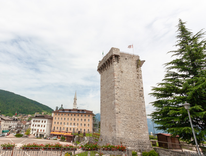 La Torre Scaligera e la piazza di Enego