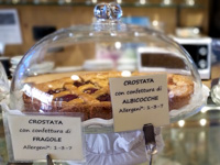 Crostata con confettura di fragole o albicocche