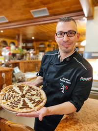 Gabriele con pizza nocciolata