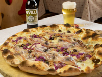 Una delle pizze speciali della Locanda Stella