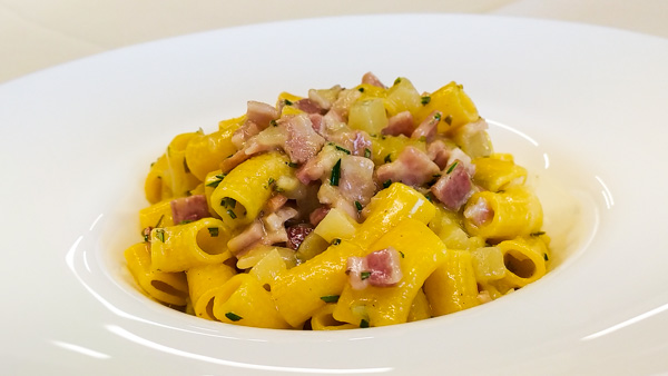 Pasta corta di grano duro al ragù di carne