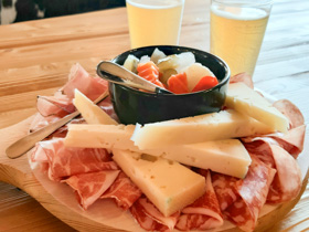 Tagliere misto di formaggi e salumi